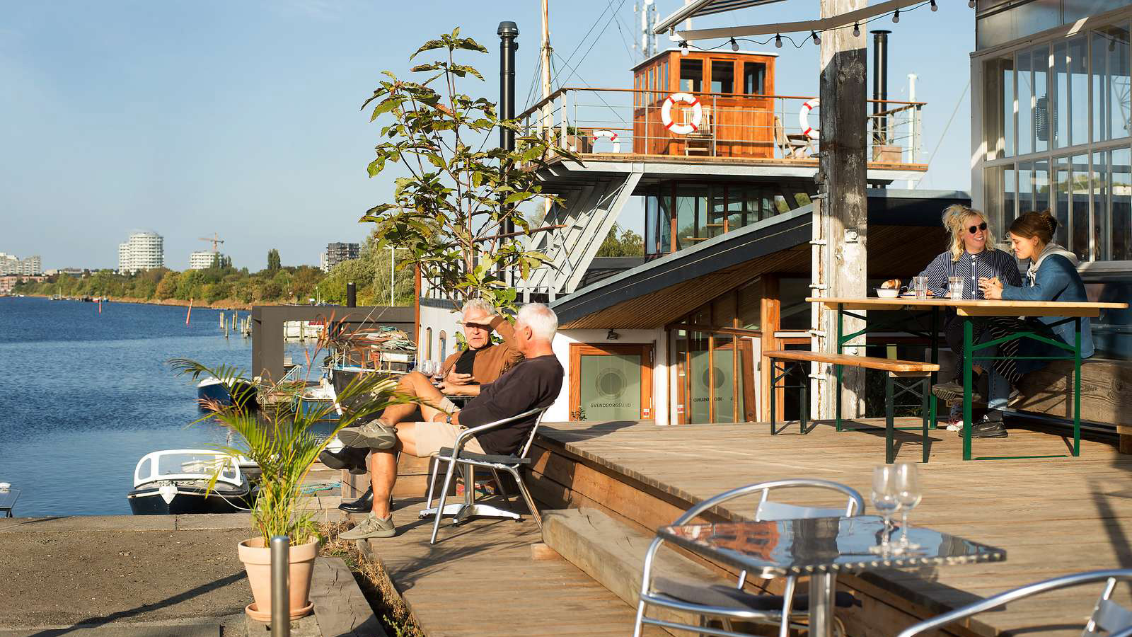 Café Slusen by Copenhagen's harbour front
