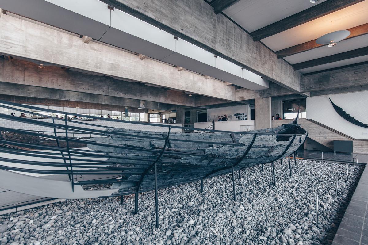 Oplev vikingetiden tæt på på Vikingeskibsmuseet ved Roskilde Fjord.