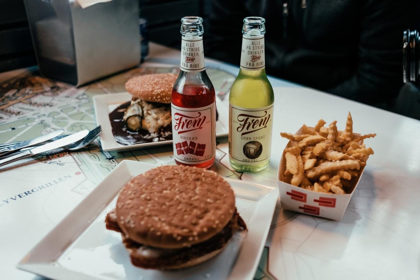 Flyvergrillen - Fast food temple